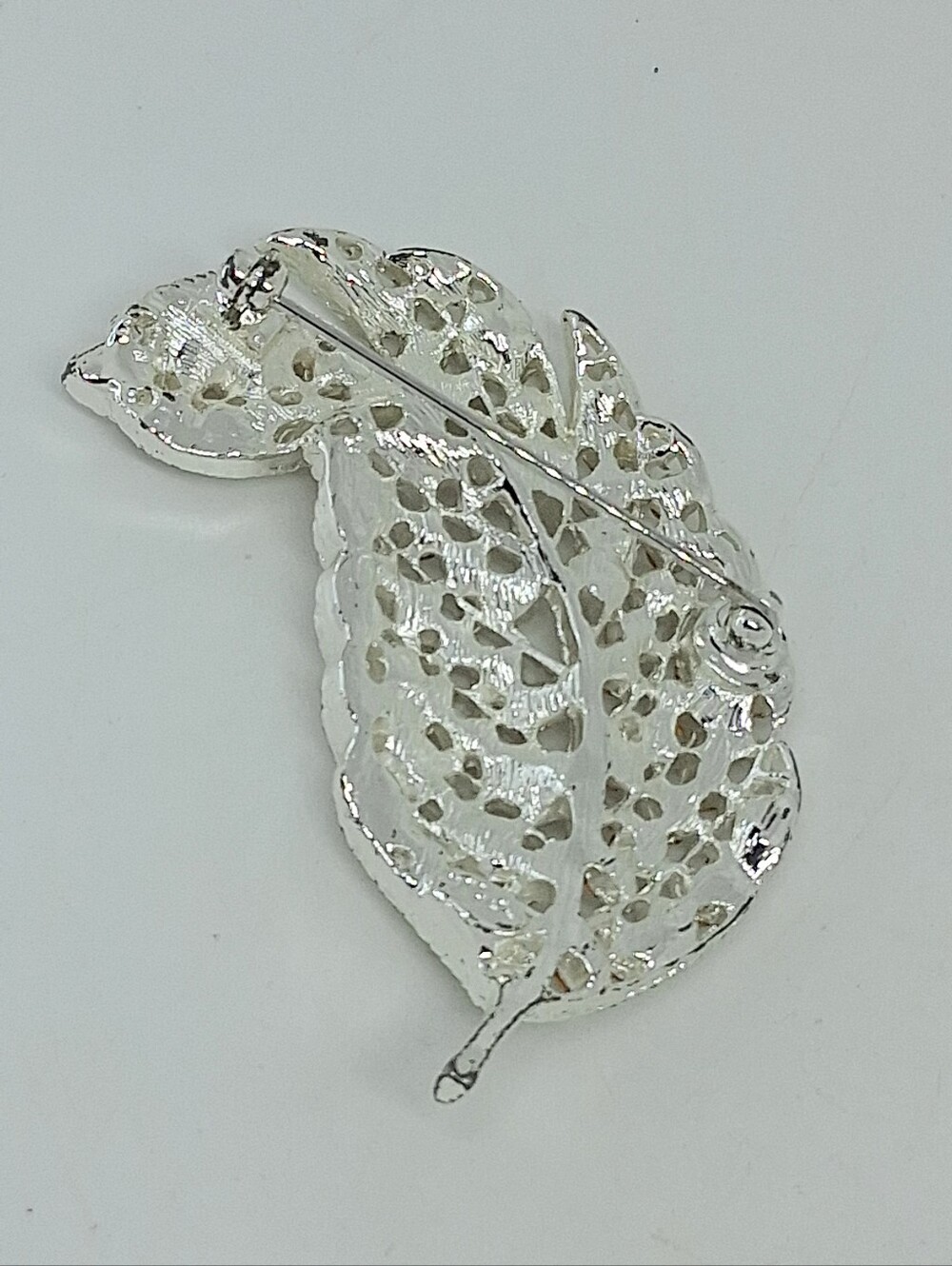 * Vintage Signed Napier Silver Tone Clear Rhinestones Leaf Pin Brooch - Picture 3 of 5